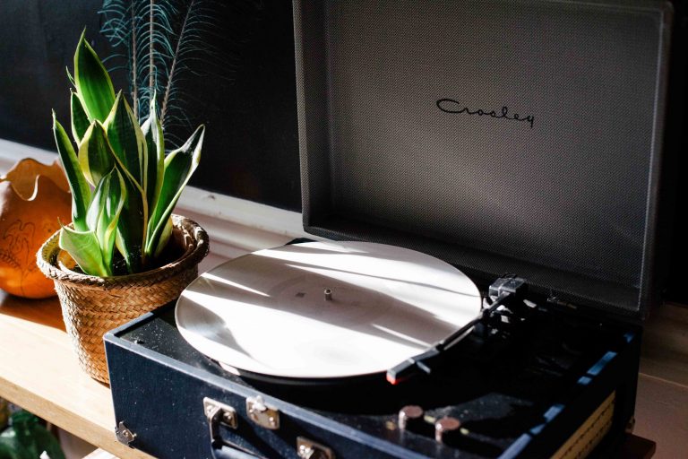 5 Best Vintage Record Player & Turntable Reviews in 2019